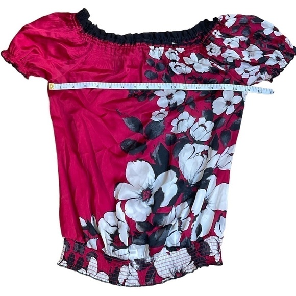 White House Black Market Red Floral Satin Off Shoulder Blouse XXS - Picture 2 of 5